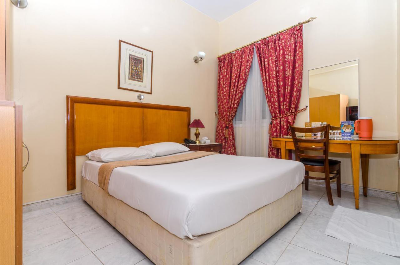 דובאי Royalton Hotel מראה חיצוני תמונה