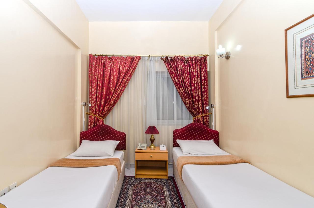 דובאי Royalton Hotel מראה חיצוני תמונה